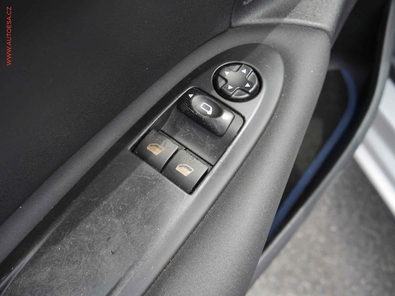 Citroën C4 (2012) 1.4i, 2.maj,ČR, AC - fotka 12 z 18