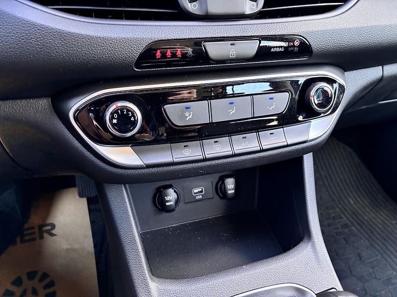 Hyundai i30 1.5DPi 81kW COMFORT ALU        - fotka 17 z 23