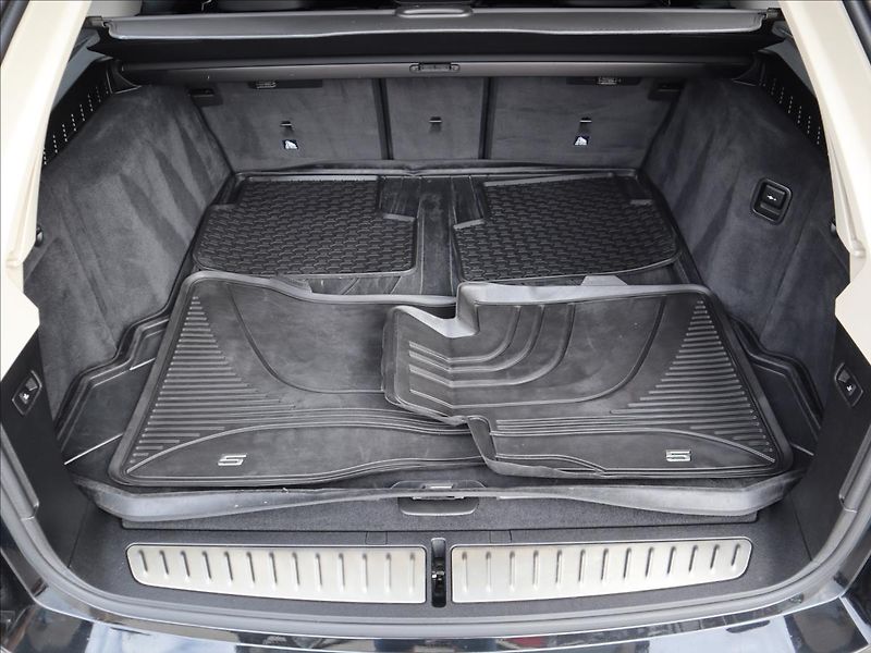 BMW Řada 5 3,0 XD SportLine Adaptive LED - fotka 43 z 45