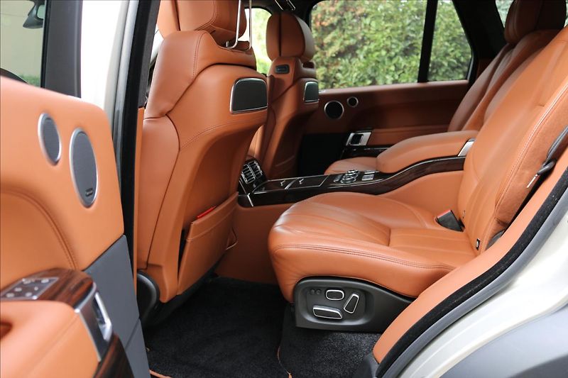 Land Rover Range Rover 4,4 1.Maj. ČR. Autobiography - fotka 45 z 57