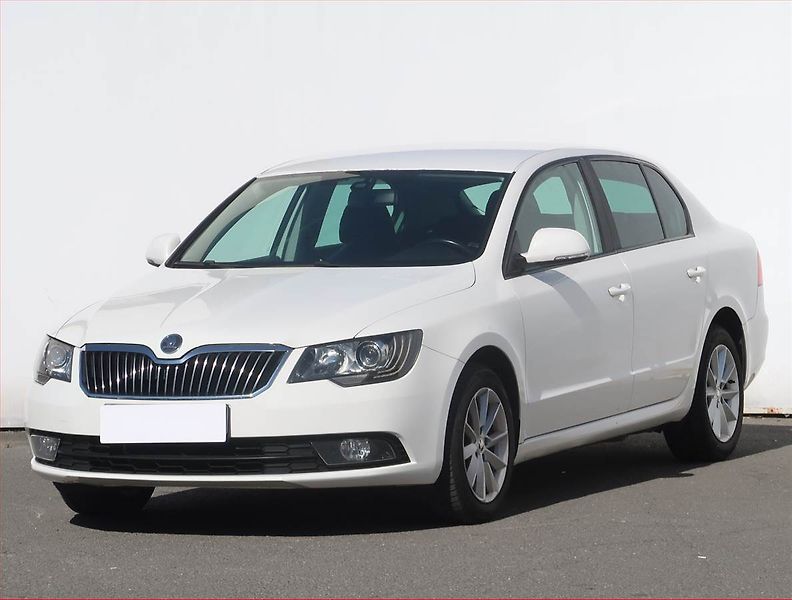 Škoda Superb (2014) 1.4 TSI, ČR,1.maj, Xenony - fotka 2 z 15