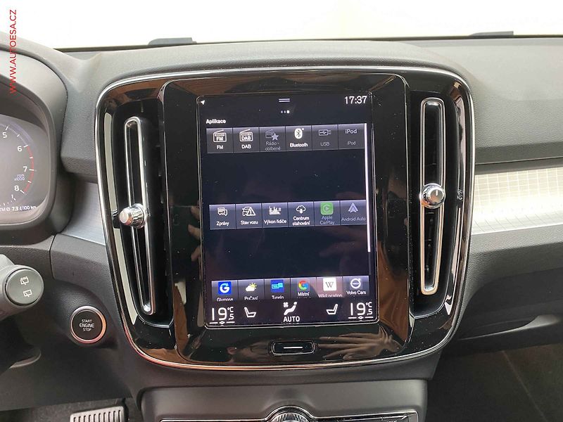 Volvo XC40 (2022) 1.5i, ČR, AT, LED - fotka 18 z 19