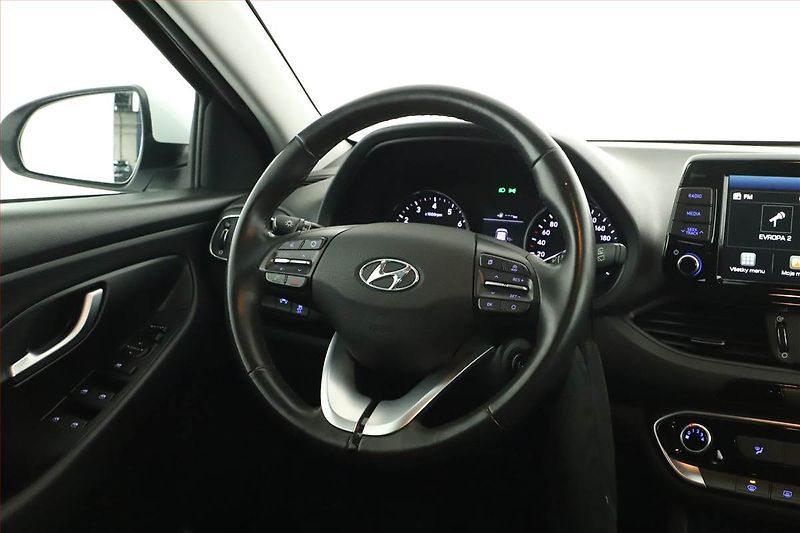 Hyundai i30 (2019) 1.4 CVVT, Tempomat - fotka 12 z 15