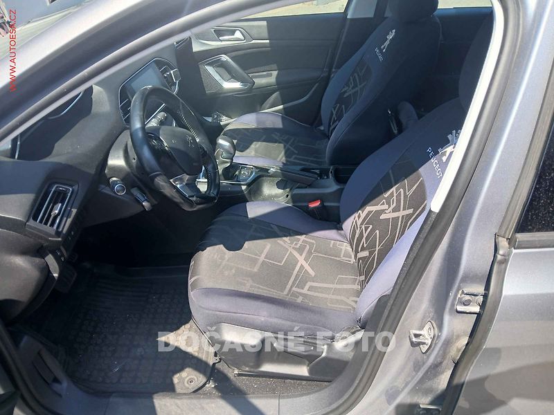 Peugeot 308 (2018) 1.6 hdi, AT, navi, autoAC - fotka 3 z 3