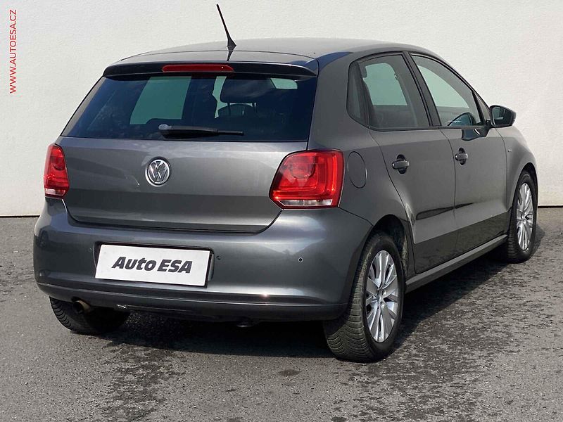 Volkswagen Polo (2013) 1.2 TSi, Life, výhřev sed - fotka 4 z 17