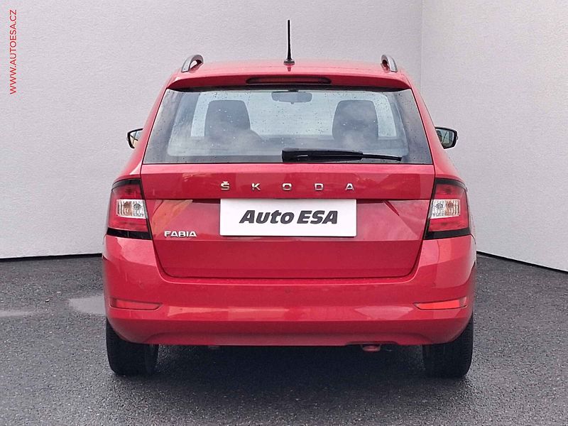 Škoda Fabia (2022) 1.0 TSi, 2.maj,ČR, Ambition - fotka 5 z 13