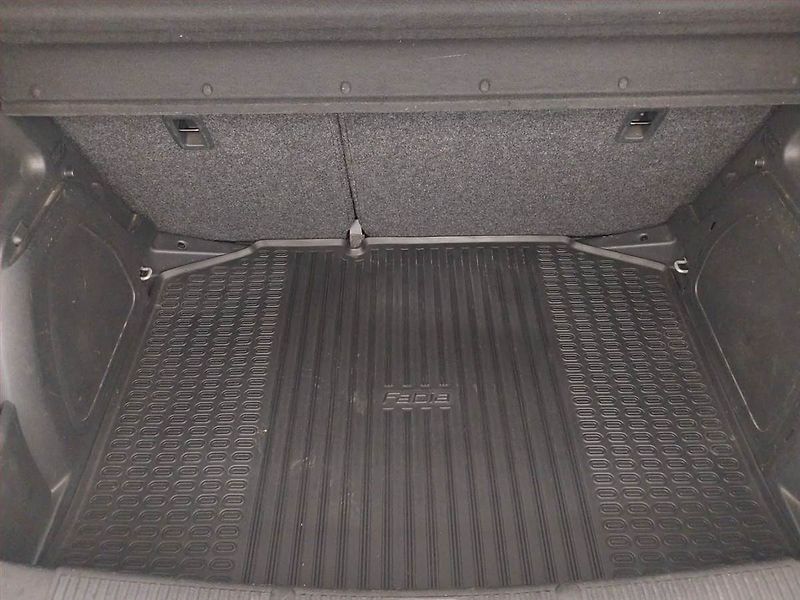 Škoda Fabia (2011) 1.4 16V - fotka 14 z 16
