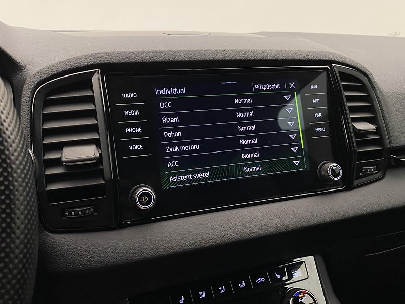 Škoda Karoq 2.0TSI SPORTLINE 4x4 REZERVACE - fotka 55 z 55