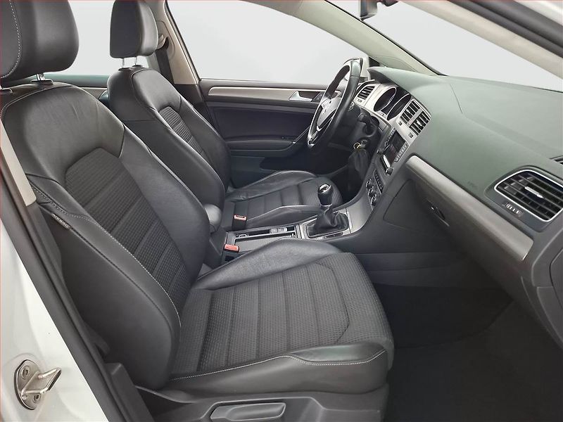 Volkswagen Golf (2014) 2.0 TDI, Navi, Xenony - fotka 9 z 22