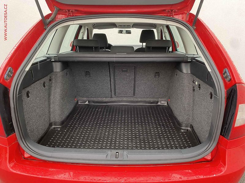 Škoda Octavia (2011) 1.6 TDi, ČR, AC, TZ, tempo - fotka 7 z 16