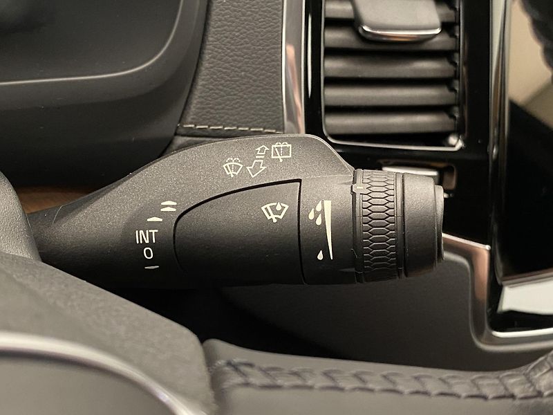 Volvo XC90 B5 AWD INSCRIPTION REZERVACE - fotka 23 z 49