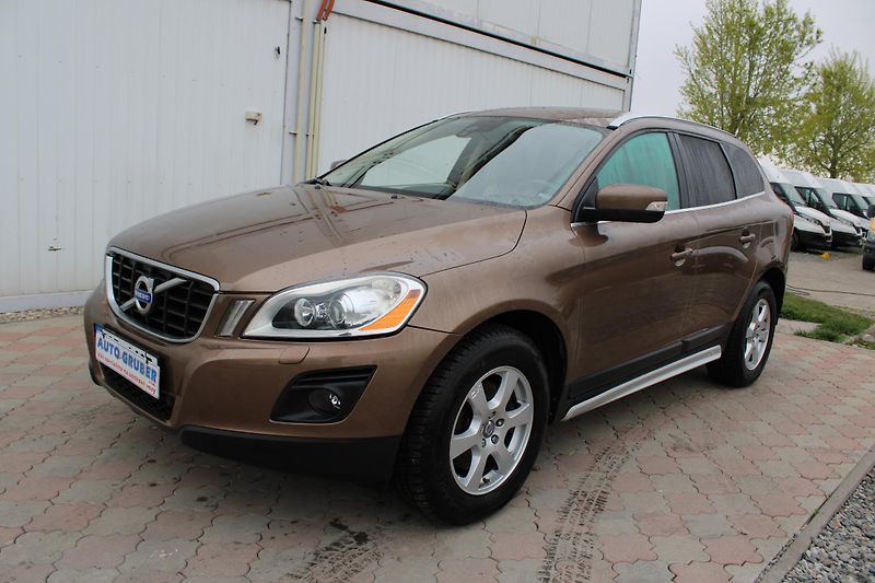 Volvo XC60 2,4D SUMMUM - fotografie inzerátu