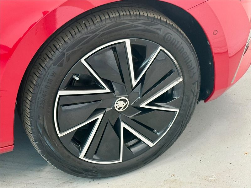 Škoda Superb 2,0 TDI COMBI DSG L&K 147KW - fotka 20 z 21