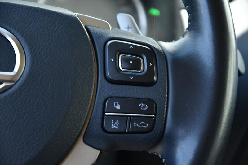Lexus NX 300h 2.5 145kW 4WD PRESTIGE ČR - fotka 18 z 31
