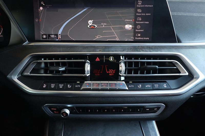 BMW X5 xDrive 40i - fotka 14 z 29