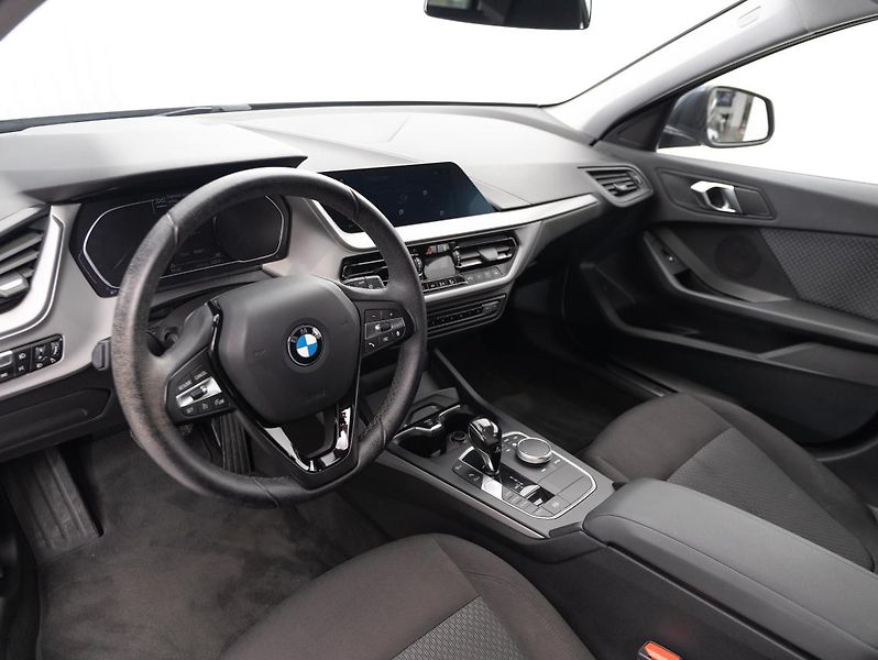 BMW Řada 1 118i - fotka 11 z 21