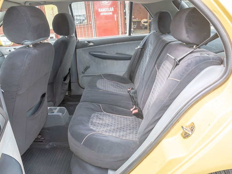 Škoda Fabia (2002) ČR 1.4i 44KW – 3/2028 - fotka 11 z 17