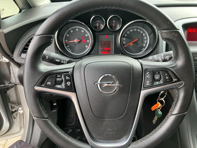 Opel Astra (2015) 1.4T 103kW LPG SPORTS TOURER - fotka 22 z 27