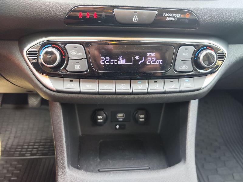 Hyundai i30 1.0 T-GDI/88kW Smart - fotka 16 z 29