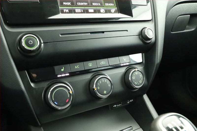 Škoda Octavia (2016) Ambition Plus 1.0 TSI - fotka 11 z 14