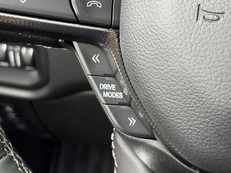 RAM 1500 (2026) Rebel 5.7 V8 Hemi 2026 - fotka 19 z 37