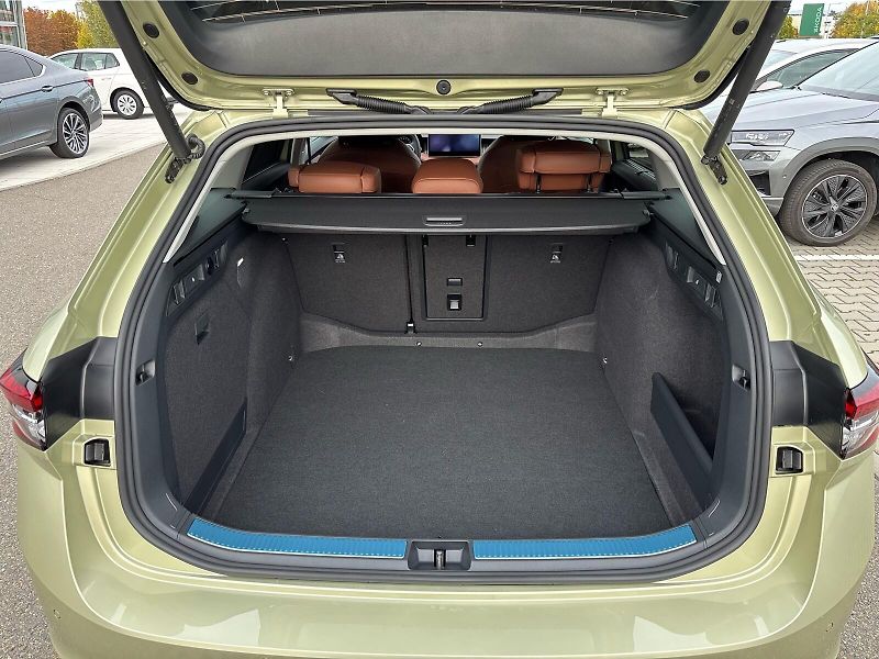 Škoda Superb 2,0 TSI 150 kW L&K DSG - fotka 29 z 30