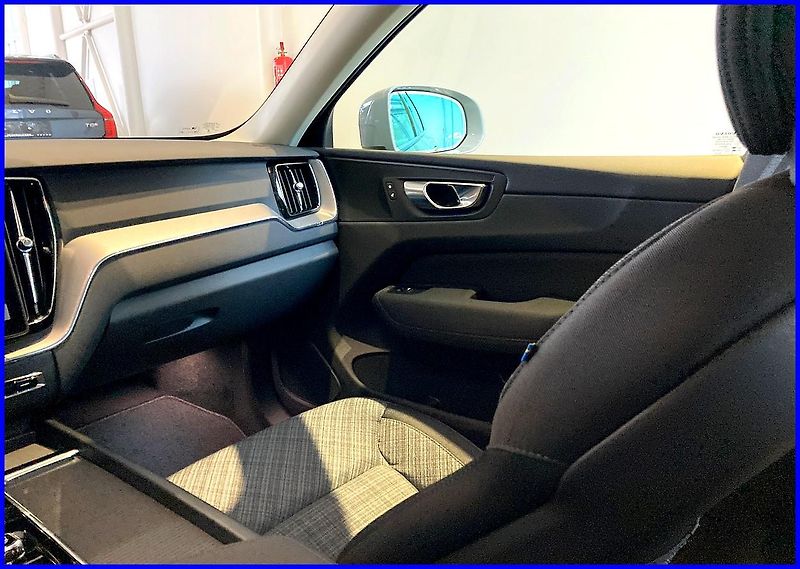 Volvo XC60 (2026) B5 AWD CORE +4SERVIS/ZÁRUKA - fotka 14 z 15