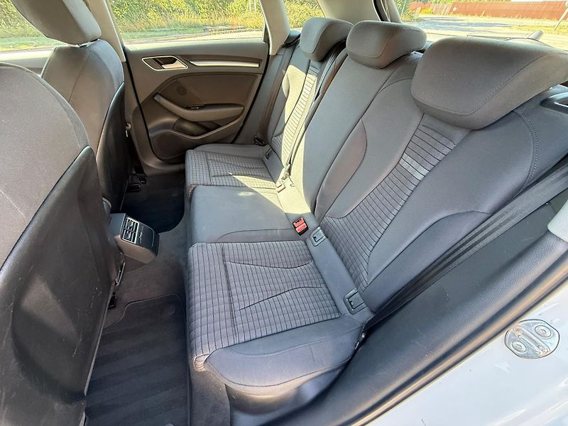 Audi A3 1,6 TDI Sportb automat - fotka 11 z 15