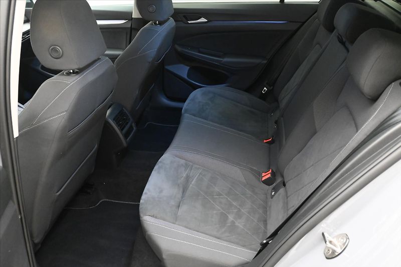 Volkswagen Golf 1,5 TSI 96 kW Life Business Zá - fotka 14 z 31