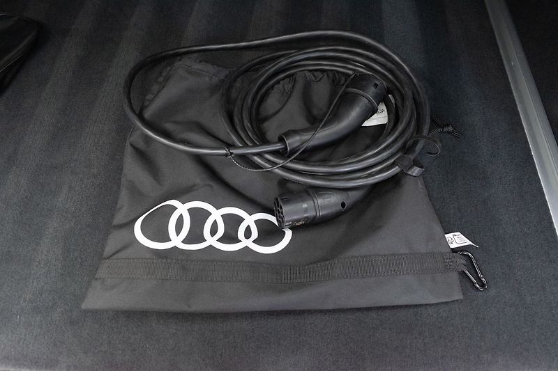 Audi Q7 55 TFSI e *S-LINE*4x4*AIR*DPH* - fotka 46 z 52