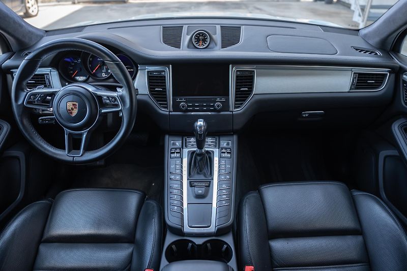Porsche Macan (2018)  3.6 Turbo Performance & Black - fotka 10 z 21