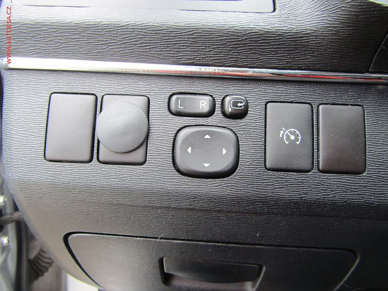Toyota Avensis (2013) 2.2D, ČR, Navi - fotka 16 z 20