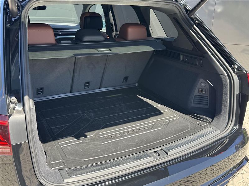 Volkswagen Touareg 3,0 TSI V6 R-Line 4MOT ZÁRUKA - fotka 14 z 37