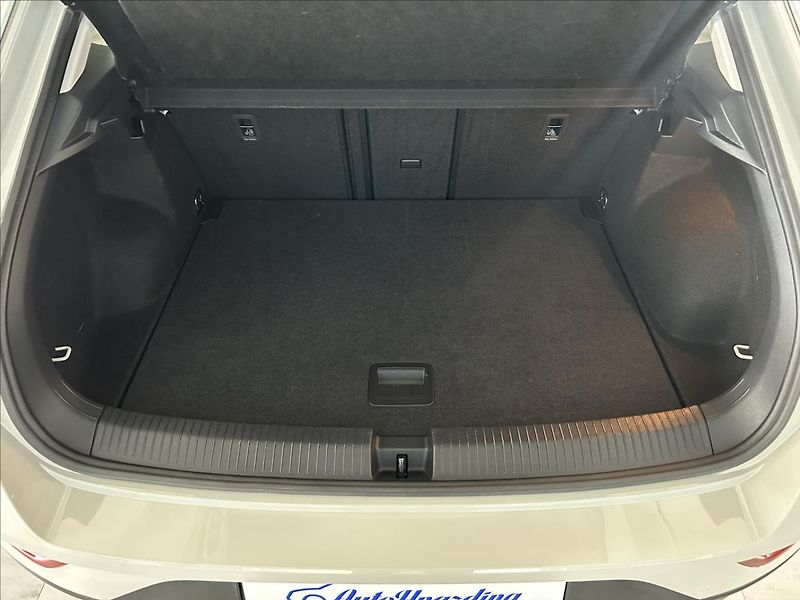 Volkswagen T-Roc 1,0   TSI 85kW,LIFE,1.MAJITEL - fotka 25 z 26