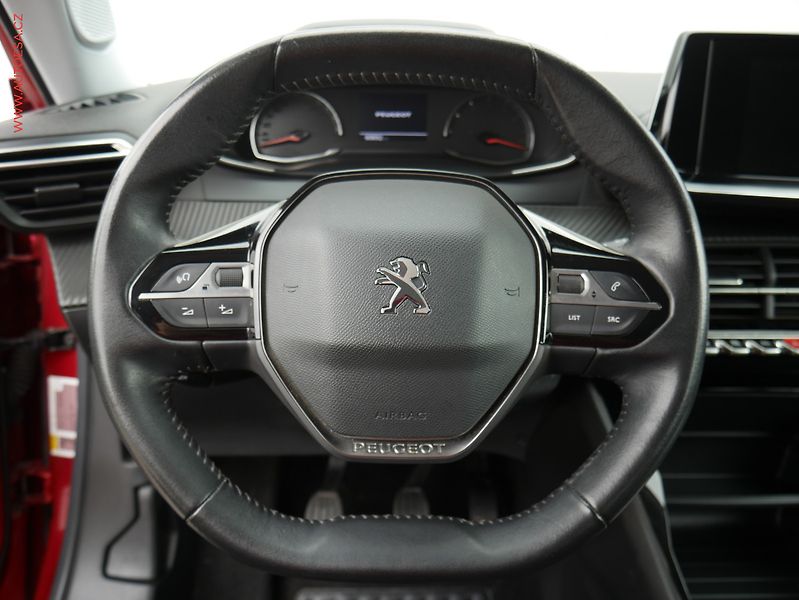 Peugeot 2008 (2021) 1.2PT, ČR, Active - fotka 13 z 17