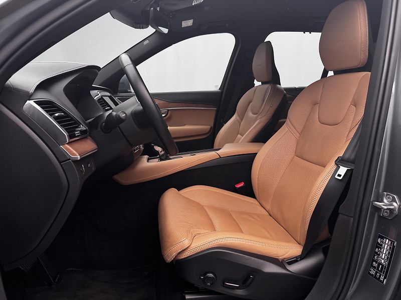 Volvo XC90 T6 AWD INSCRIPTION REZERVACE - fotka 2 z 47