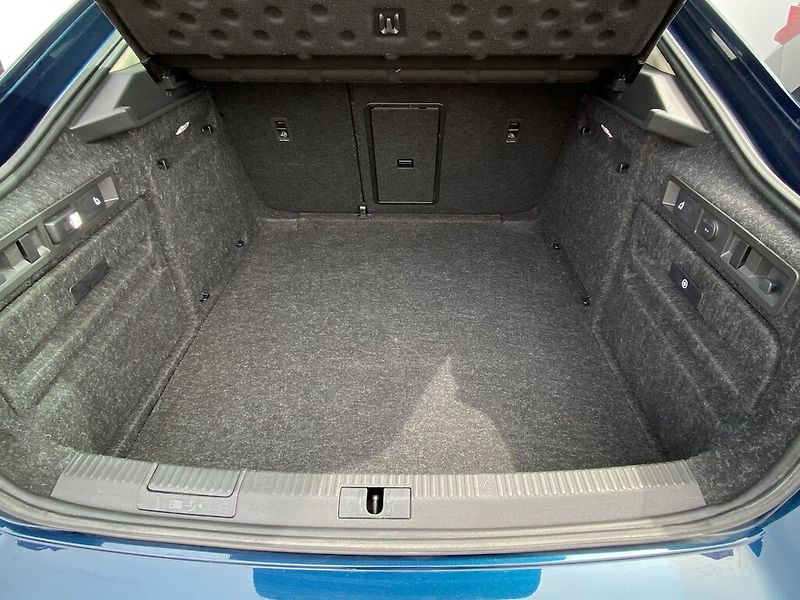 Škoda Superb 2,0 TDI 110 kW Style DSG - fotka 28 z 28