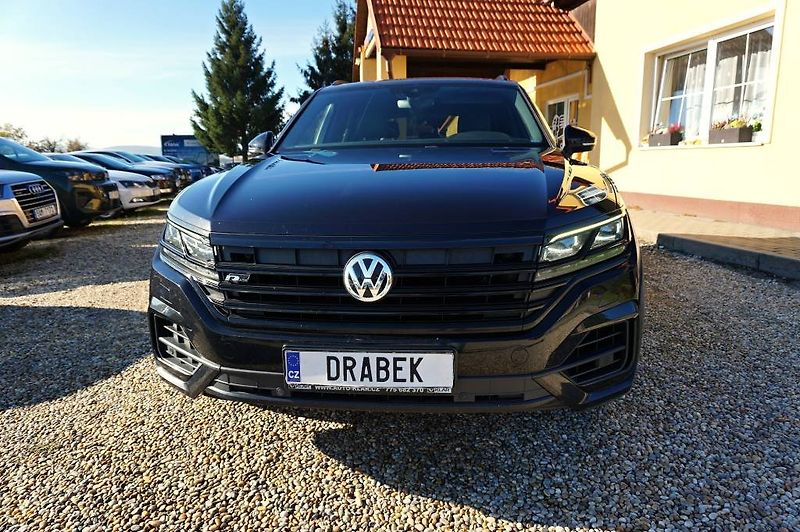 Volkswagen Touareg (2019) R-LINE 3,0 TDI V6 210 kW - fotka 11 z 48