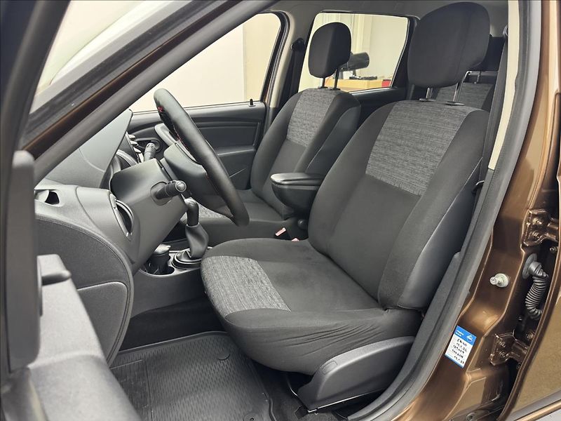 Dacia Duster 1,6 i 77kW AC LED TAŽNÉ KAMERA - fotka 23 z 33