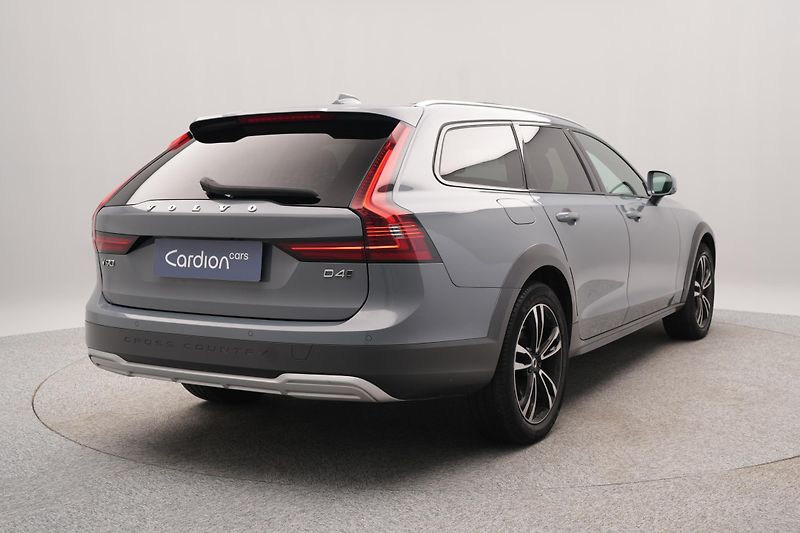 Volvo V90 CC D4 AWD PRO AUT - fotka 10 z 52