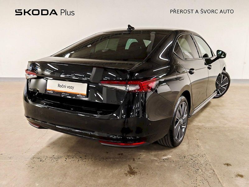 Škoda Superb (2025) 2.0 TSI 195 kW DSG 4x4 Sportli - fotka 2 z 35