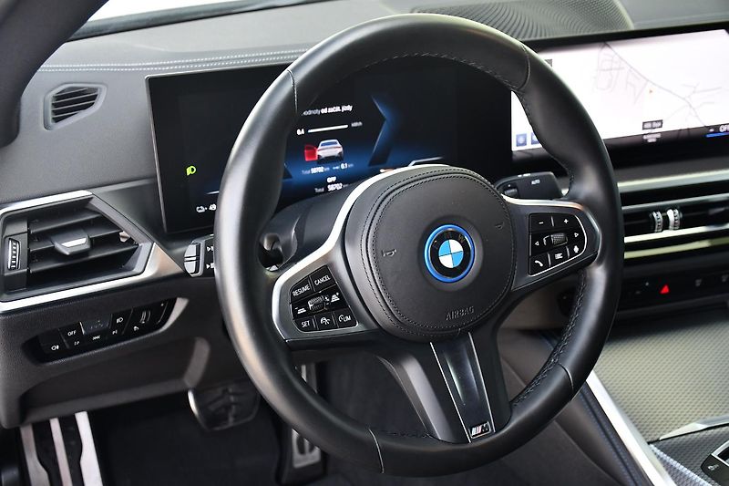 BMW i4 eDrive40 M-SPORT H/K 1M - fotka 16 z 42