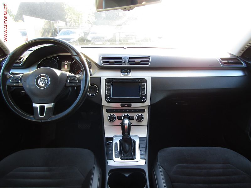Volkswagen Passat (2012) 2.0 TDi, Highline, DSG - fotka 8 z 23