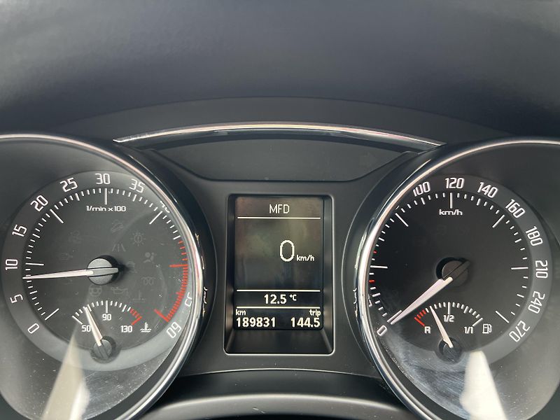 Škoda Superb 2.0TDi 125kw DSG NAVI KŮŽE ALU - fotka 16 z 46