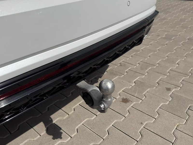 Volkswagen Touareg TDI 210kW R-Line Pano HuD DYN - fotka 27 z 28