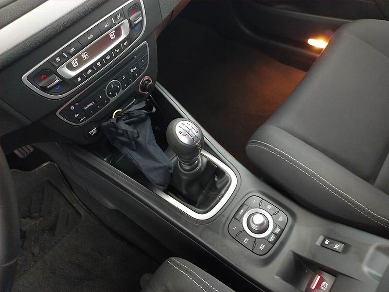 Renault Mégane (2012) 1.9 dCi, nová STK, slušný stav - fotka 13 z 19