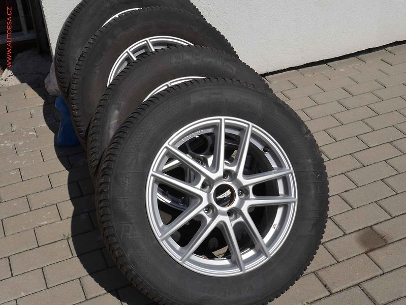 Dacia Duster (2022) 1.0i, ČR, Navi, park kamera - fotka 22 z 22