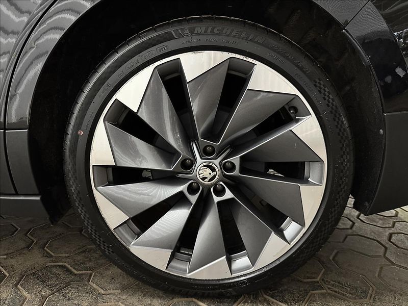 Škoda Enyaq IV80 DCC SUITE TAŽNÉ MATRIX - fotka 45 z 47