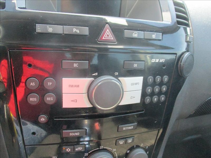 Opel Zafira 2,2 i, ,serviska, 7 míst, - fotka 16 z 32