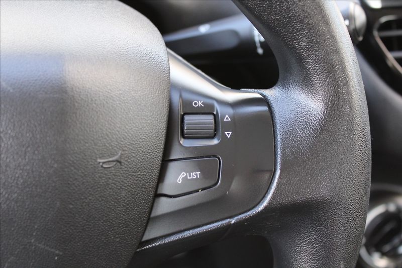 Peugeot 208 1,4 i  NOVÉ V ČR - fotka 15 z 23